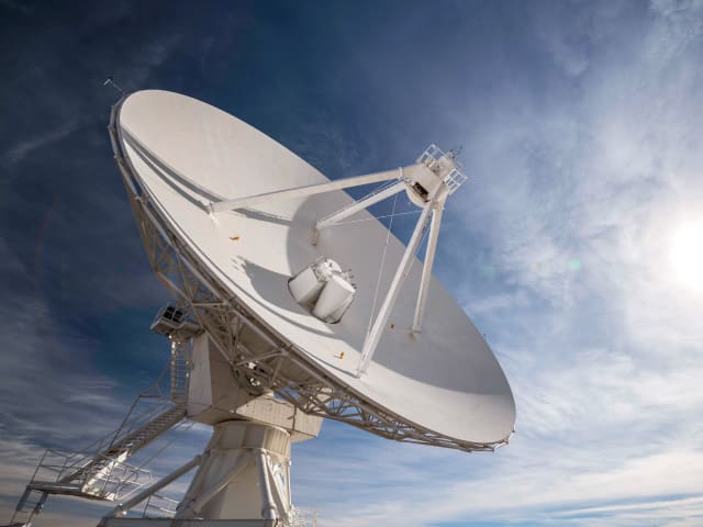 Satellite dish antenna